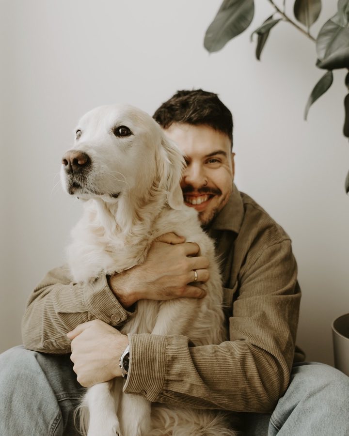 Daniel Carboneras, videógrafo de bodas en Madrid, con su perro